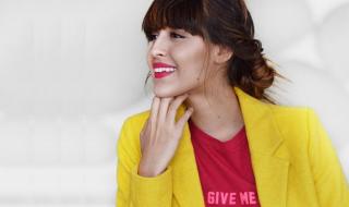 Щерката на Гала се просна чисто гола до огромен прозорец (СНИМКА)