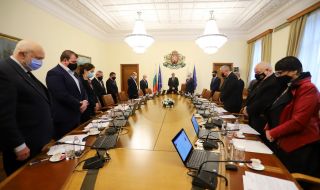 Правителственото заседание започна с едноминутно мълчание в памет на жертвите