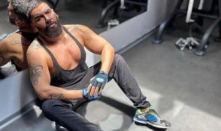 Азис се втали с 5 см