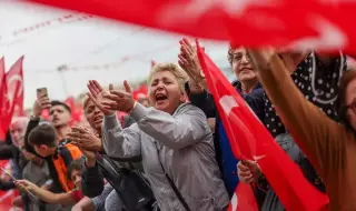 Опозицията изведе десетки хиляди пенсионери на митинг в Анкара