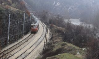 Река Искър отнесе предпазна дига от траверси във Врачанско