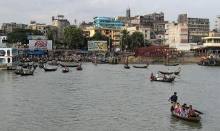 Поне четирима загинаха с лодка в река Буриганга в Бангладеш