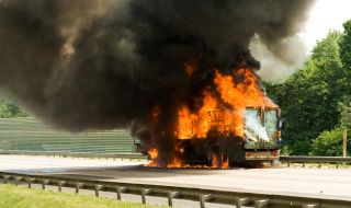 Камион горя в центъра на Русе