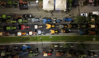 Гръцки фермери продължават блокадите на гранични пунктове за 13-ти ден