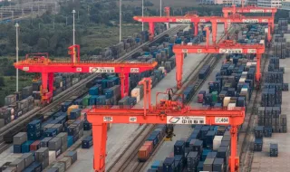 Китайската икономика расте с 4,5%, но износът има граници