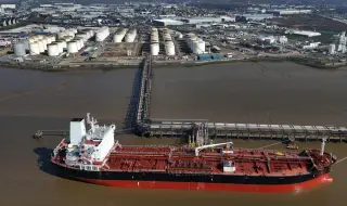 Първи неуспешен опит: Два ултраголеми контейнеровоза не успяха да преминат през Ормузкия проток