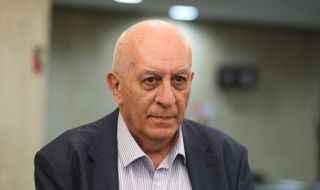 Социалисти поискаха прекратяване на мандата на Нинова 