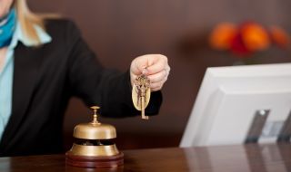 Рецепционистка посочи най-наглите навици на гостите в хотела (ВИДЕО)