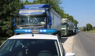 Ограничават движението на камионите в седем области заради жегата