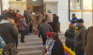 Недоволни от референдума в Обзор излизат на протест