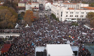Десетки хиляди скандираха за ГЕРБ в Пловдив (обновена 13.23 ч.)
