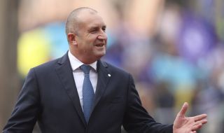 "Демократична България" разкритикува президента за позицията му в Брюксел