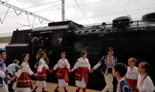 "Баба Меца" потегля (Видео)