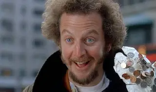 Полицията попречи на култов крадец от "Сам вкъщи" да прави секс с проститутка