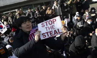 Protesters Disperse Near South Korea's Presidential Residence 