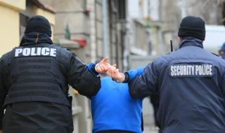 Арестуваха 11 криминално проявени при акция срещу битовата престъпност в Бургаско