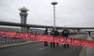 Стрелба и евакуация на летище в Париж (СНИМКИ И ВИДЕО)
