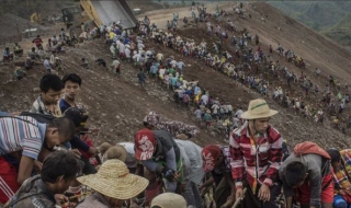 Свлачище в мина в Мианмар уби 90 души