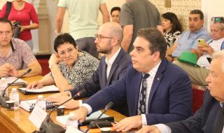 След щедростта на бюджетната комисия: Асен Василев оттегли подкрепата си за Бюджет 2023