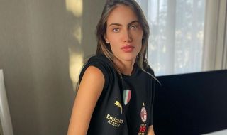 Италианска топ манекенка е фенка на шампиона на Италия (СНИМКИ)