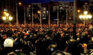 Масови протести и сблъсъци в Македония