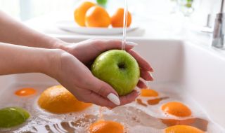 Диетолог посочи как правилно да мием плодовете