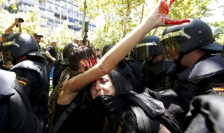Кръв и бой на протест в Мадрид