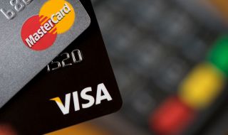 Visa и Mastercard с удар срещу Москва, централната банка успокои клиентите си