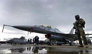 Военното министерство: Пилотите ни на Ф-16 в САЩ ще вземат пълни заплати и командировъчни