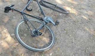 Шофьор прегази велосипедист край Дебелт и избяга