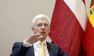 Латвия затяга правилата за пребиваване на руснаци