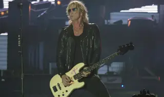 Басистът на Guns N' Roses се оплака от кетъринга на концерта в София (ВИДЕО)