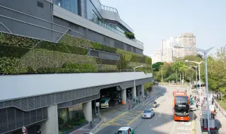 Man dies in Hong Kong skyscraper fire 