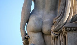 Скулптура на проститутка предизвика вълнение в мрежата