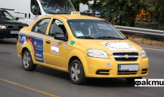 Връзват апаратите на такситата с НАП