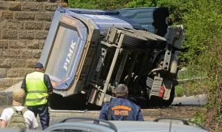 Шофьор на камион загина при тежка катастрофа (СНИМКИ)