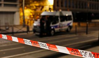 Афганистанец нападна хора с нож в Париж