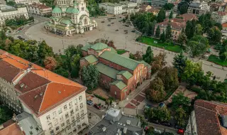 Столична община поиска освобождаването на паркинга до „Св. Александър Невски“ от НС (Обзор)