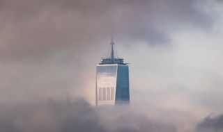 Мълния удари най-високата сграда в западното полукълбо (ВИДЕО)