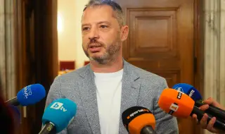 Делян Добрев успокои: Не се очакват сътресения на пазара на горива у нас заради американските санкции срещу "Лукойл"