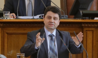 ГЕРБ искат Кирил Добрев да се извини за квалификацията "помияри"