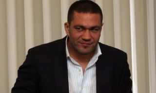 Кобрата се разкри пред Playboy