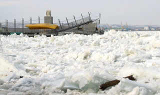 Взривяват ледовете по река Дунав