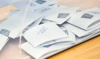 РИК - Бургас освободи двама членове на СИК заради напускане на изборните помещения