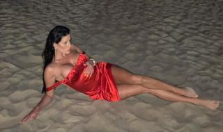 Радинела Чушева се пусна гола от Миконос (СНИМКА)