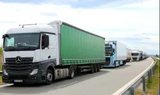 Ограничават движението за камиони в четири области в следобедните часове заради горещините