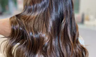 Molten Brunette: Топ цветът за коса, който превзе зимата 2025/26