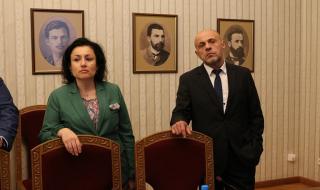 Дончев след среща с Радев: Крият прасета в спални