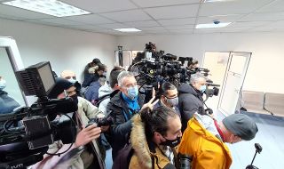 "Скрито финансиране и открита корупция": Как властта развращава българските медии