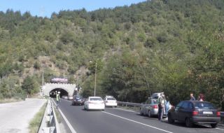 Обследват тунел "Железница"